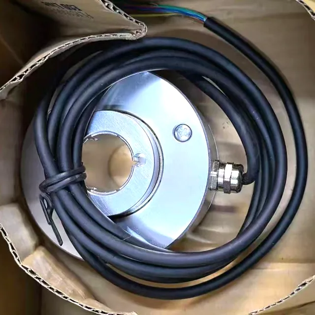 Endüstriyel artımlı encoder ve bağlantı kablosu